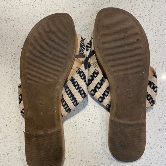 Women’s slides - Picture 2 of 2